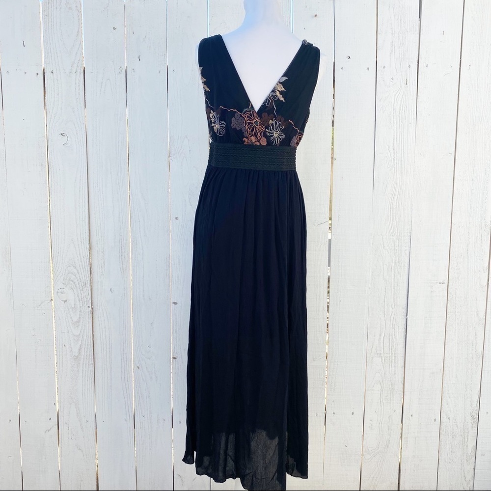 Lapis‎ Maxi Dress Size M Black Floral Embroidered Mesh V-Neck Boho Sleeveless